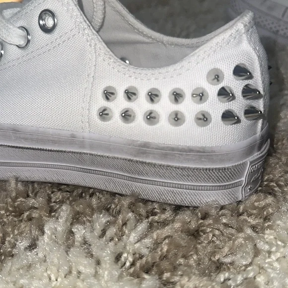 NWOT Edgy Converse low-tops with studs - Picture 3 of 4